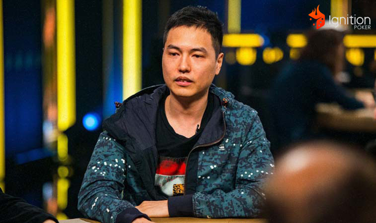 aaron zang poker Aaron Zang concentrado em uma mesa de poker