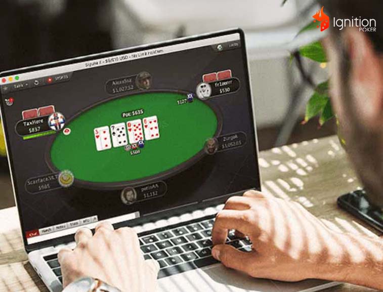 apostar poker online Homem jogando ao poker online no computador