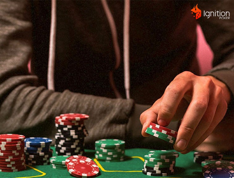 dobrar apuestas blackjack Muchacho apostando fichas en blackjack