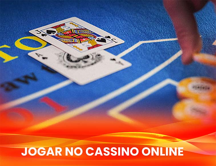 curiosidades jogo baccarat Mesa de Baccarat com cartas e fichas em evidência