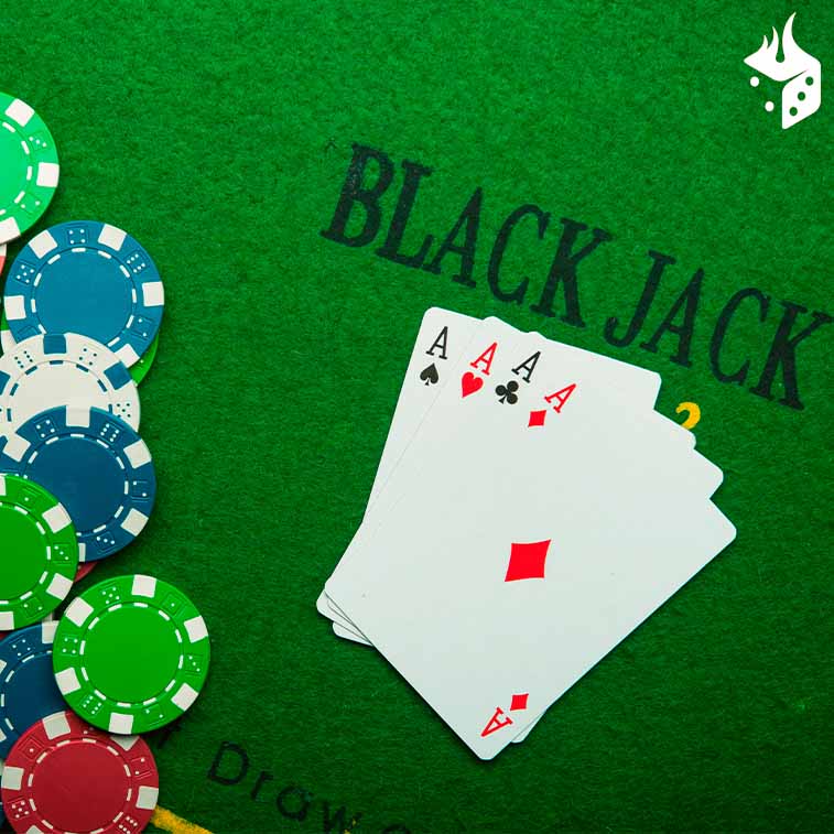 mesa jogo blackjack Mesa de Blackjack com fichas e cartas