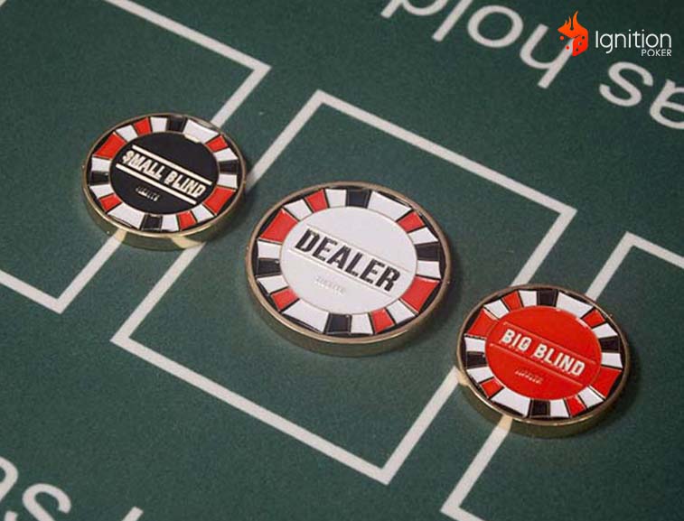 boton de dealer Botón de dealer en una mesa de poker