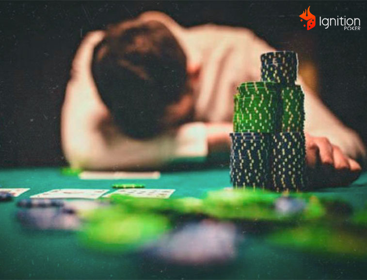 bad beat poker Jugador de poker triste acostado sobre la mesa