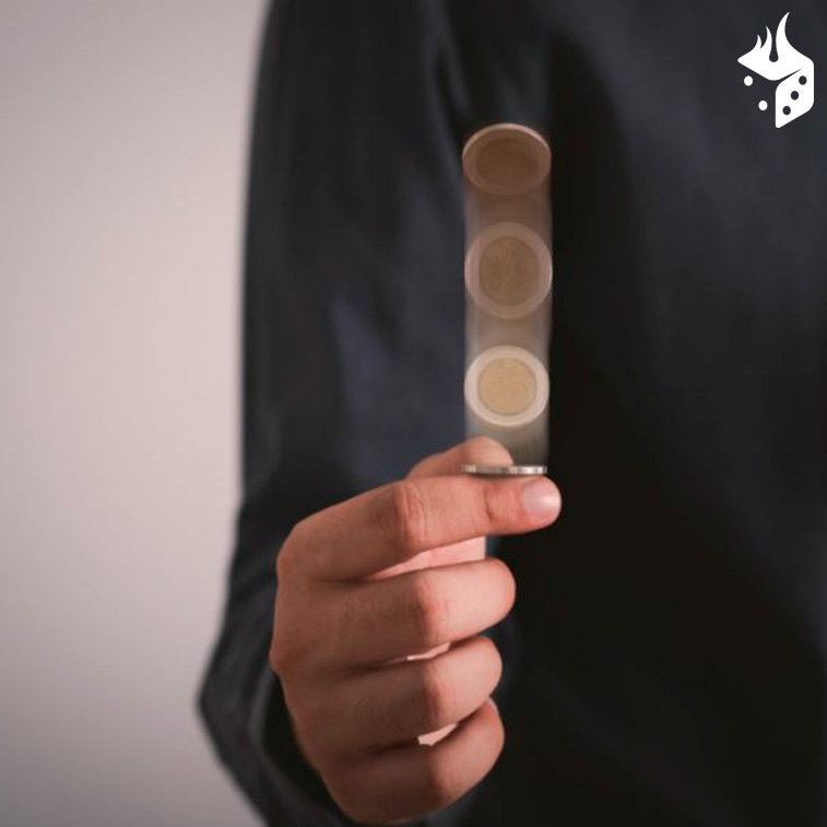 homem jogando moeda Homem jogando uma moeda para cima