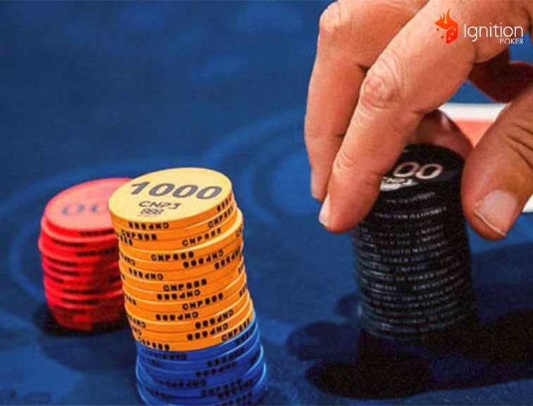 image 6 Mano agarrando fichas de poker