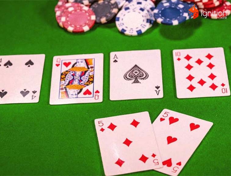 image 8 Cartas de poker en mesa