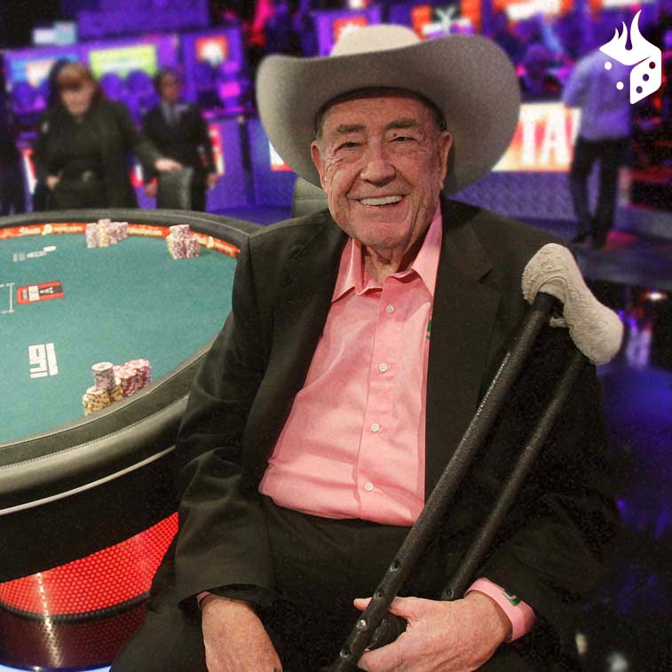 doyle brunson casino Doyle Brunson posando sorridente para foto junto à mesa de poker