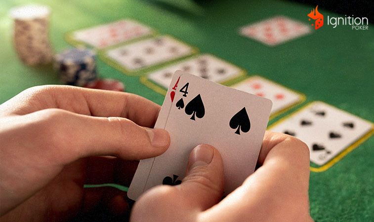cartas mao jogada Mão de jogador de poker