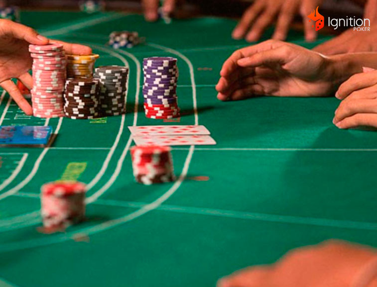 dealer bacara online Jogadores separando as fichas do jogo