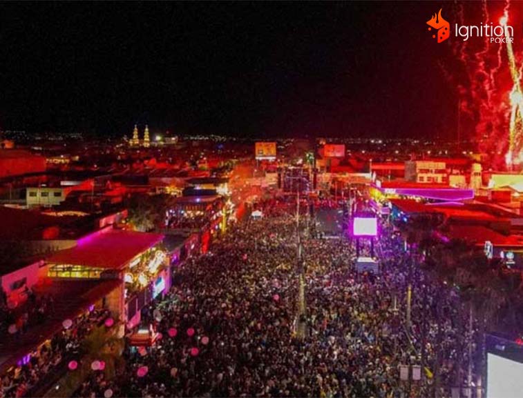 feria san marcos Gente reunida en las calles de Aguascalientes