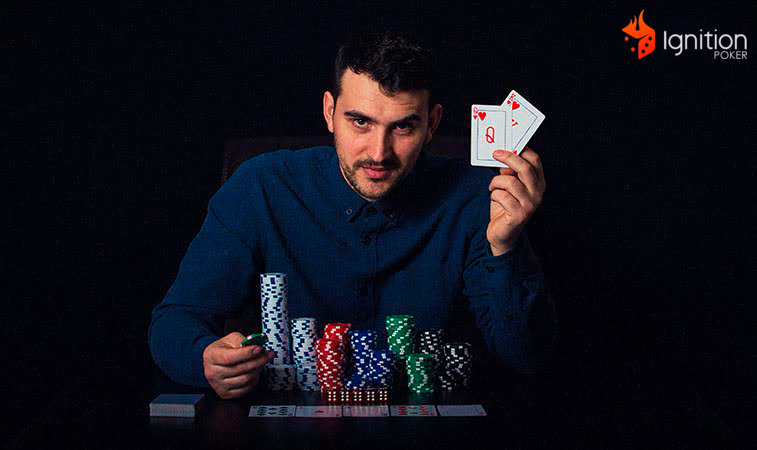 jugador poker cartas Jugador de poker con cartas y fichas