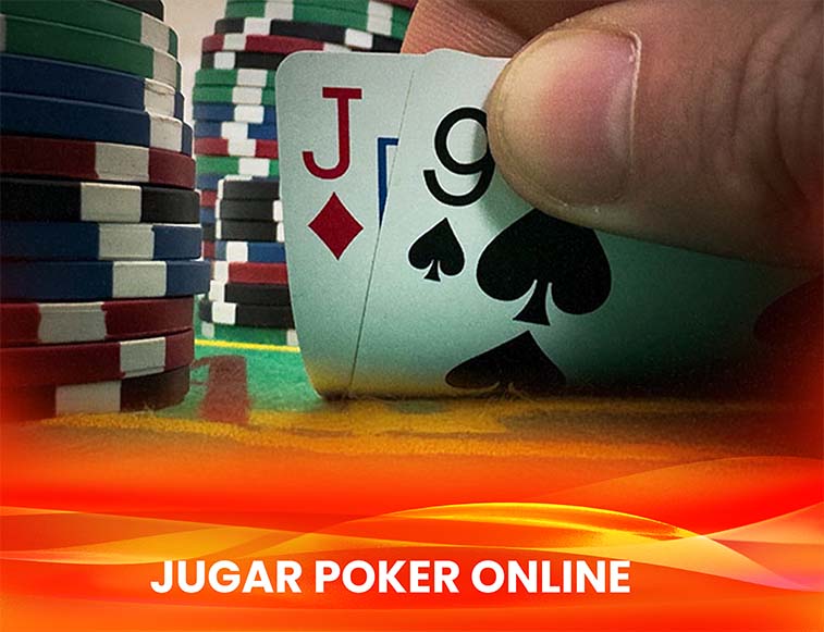 mano cartas poker Mano con cartas en mesa de poker