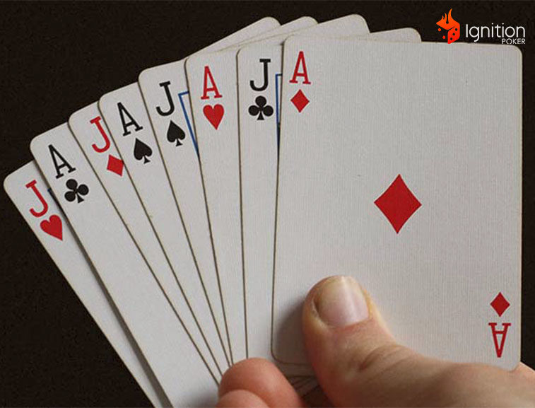 baraja cartas francesa Mano con cartas de una baraja francesa