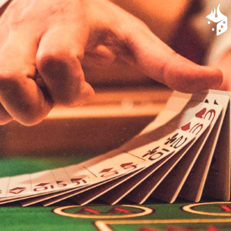 jugar blackjack online 1 Dealer distribuyendo las cartas del barajo