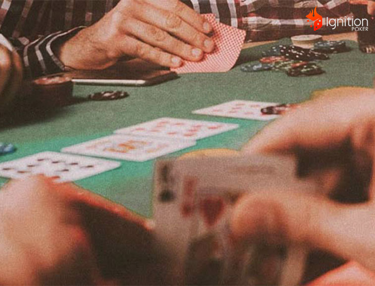 jugar poker mano Jugadores de poker en mesa