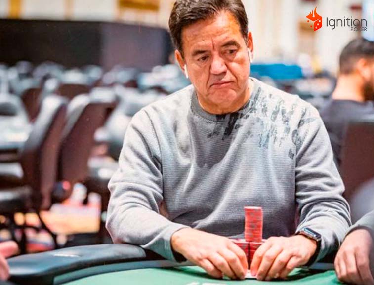 luis velador stack Luis Velador con stack de fichas