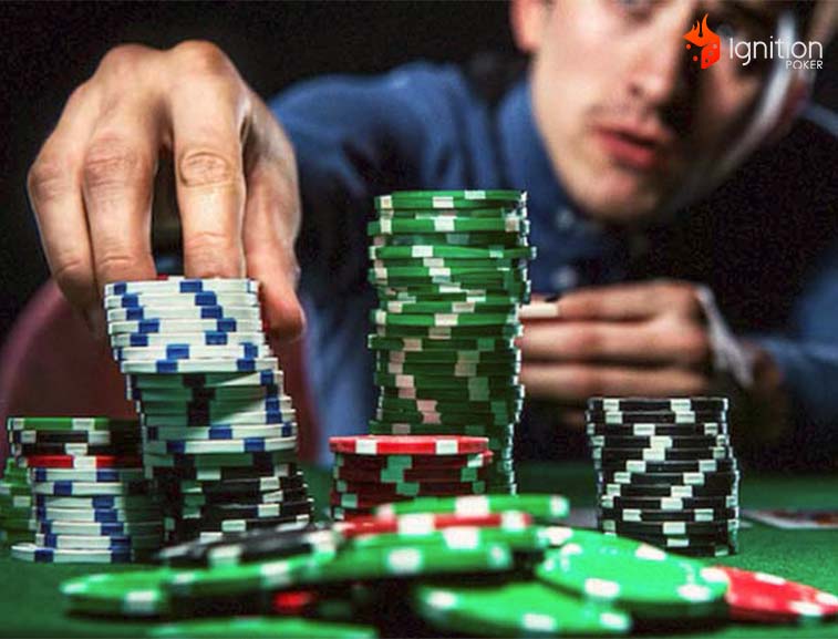 pot limit poker Jugador agregando fichas al bote