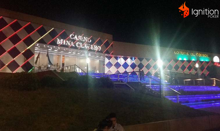 casino mina clavero Fachada del casino de Mina Clavero de noche