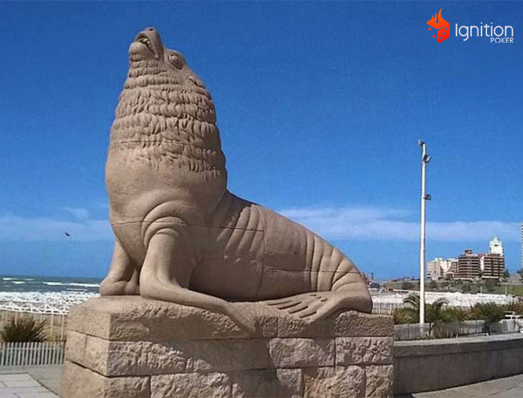 lobo mar plata Estatua de lobo marino en Mar del Plata
