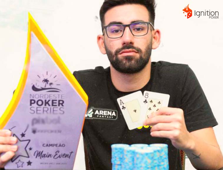 Joao Burity poker João Pedro Burity com seu troféu do Main Event da Nordeste Poker Series