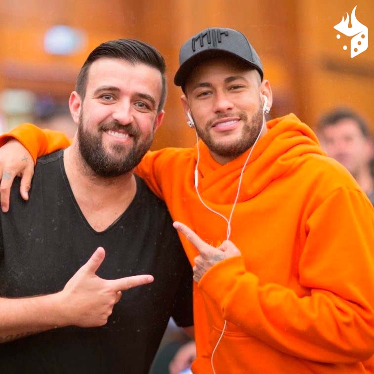 andre akkari neymar Akkari posando para foto junto com Neymar Jr.