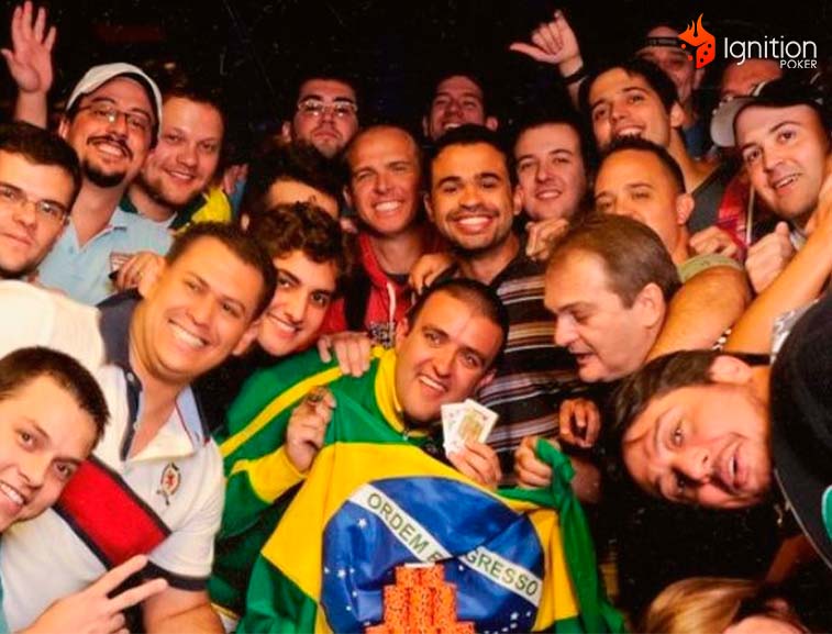 andré akkari prêmio André Akkari comemorando vitória na WSOP