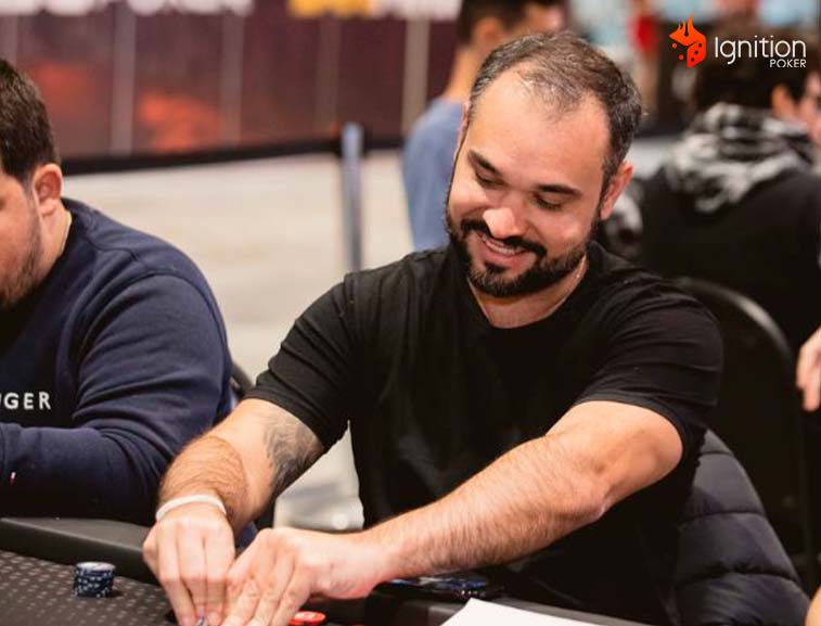 jogador ariel bahia Jogador de poker Ariel Bahia em torneio de poker