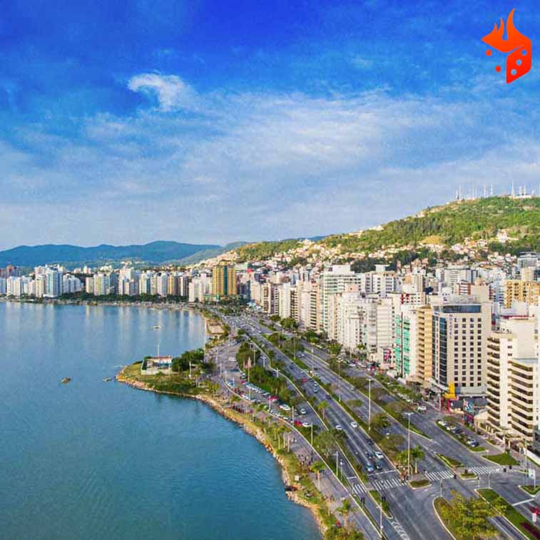 poker sc florianopolis Vista de cima do centro de Florianópolis ao lado da orla do mar catarinense