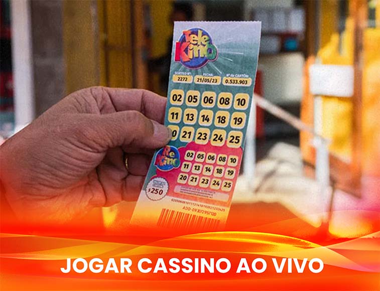 telekino loteria argentina Pessoa segurando uma cartela da Telekino