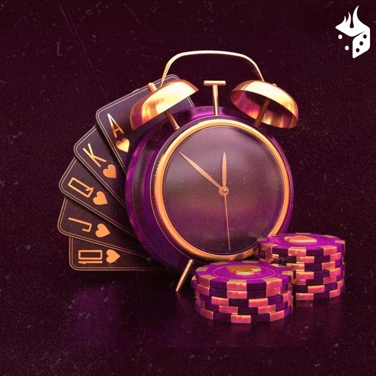 torneo poker turbo Mano de poker junto a reloj y fichas